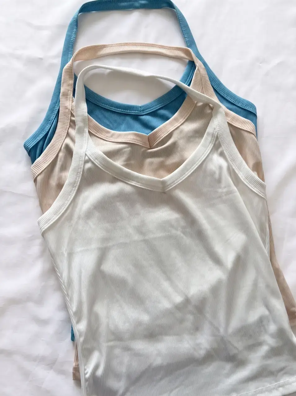 Top Izar largo básico en blanco, beige y celeste